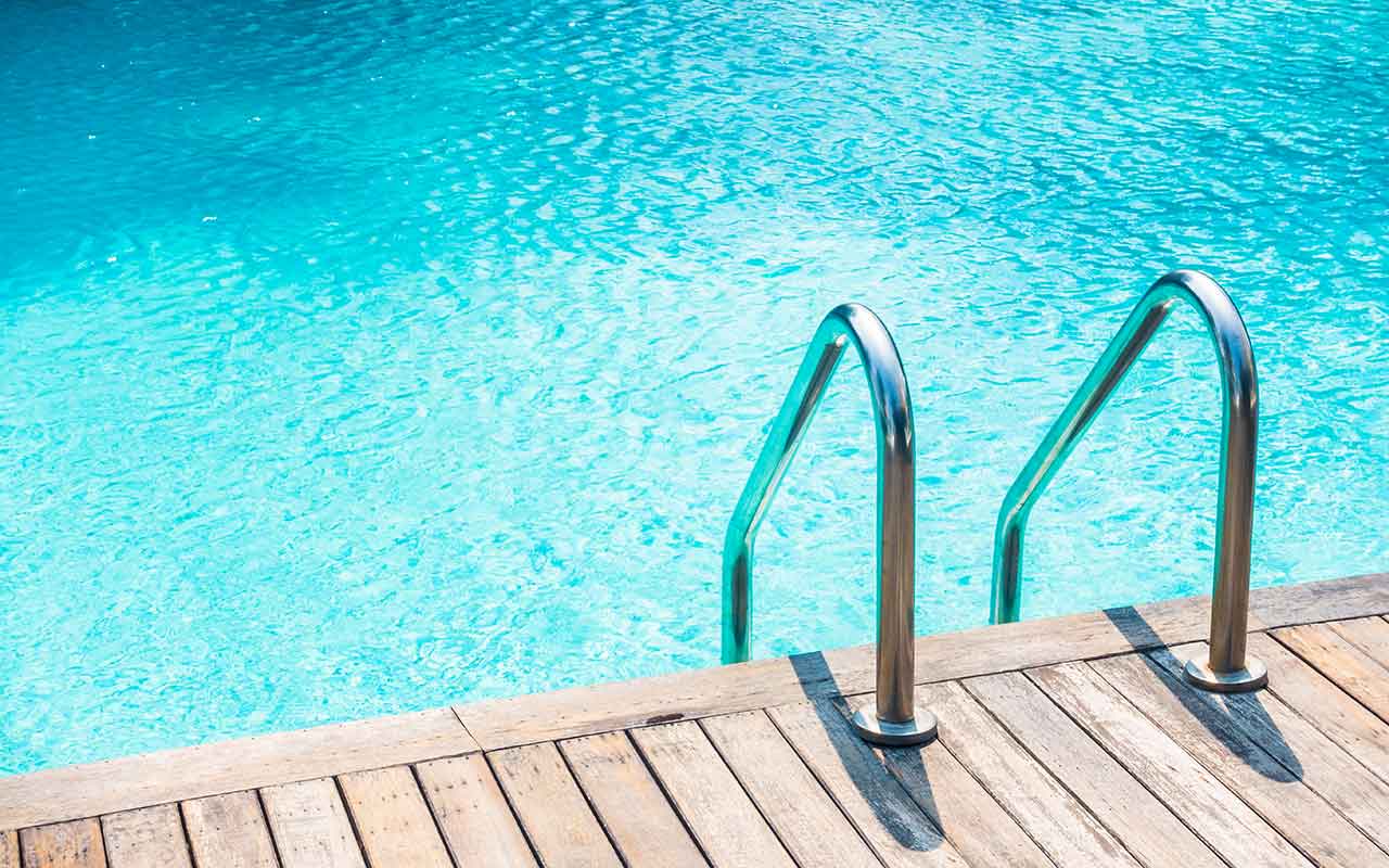 puits de décompression sur une piscine Desjoyaux